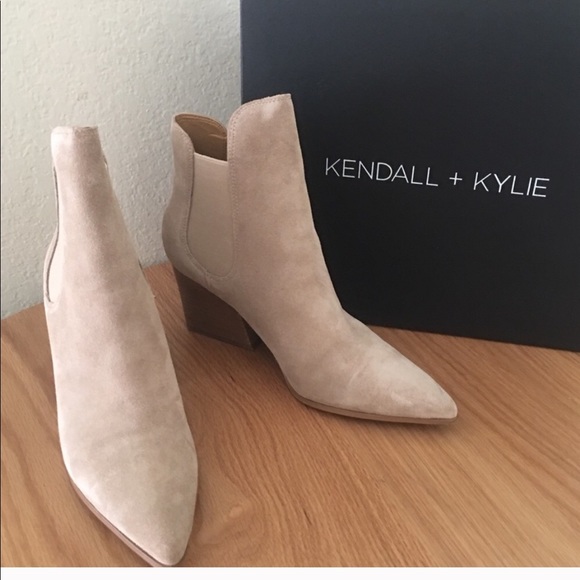 lightweight walking boots waterproof